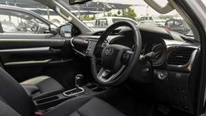 Toyota Hilux DC 2.8D AT 4x4 2025 – Blanc, Conduite à Droite/Conduite à Gauche – Prix Abordable - Product Image 5