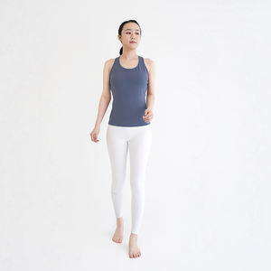 Chemise de yoga Mukasa Cross, col rond, bleu uni, respirante, séchage rapide, sans manches, dos ajouré, nylon et élasthanne pour femmes - Product Image 3