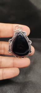 Pendentif en laiton avec cabochon en onyx noir naturel - Product Image 5