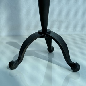 Candelabro de Hierro Forjado a Mano con Diseño de Pata, Soporte para Velas de Metal, Venta Caliente, Hecho en India por R B Overseas - Product Image 3