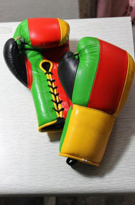 Gants de MMA sur mesure en cuir 100% original avec fermeture auto-agrippante pour l'entraînement de Muay Thai, Kickboxing et Boxe - Product Image 6