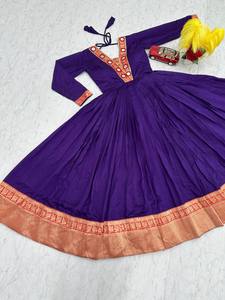 Lancement de la nouvelle robe de créateur en tissu Vichitra avec doublure en micro-coton réversible, idéale pour les occasions décontractées, mariages, Diwali, toutes saisons - Zain - Product Image 2