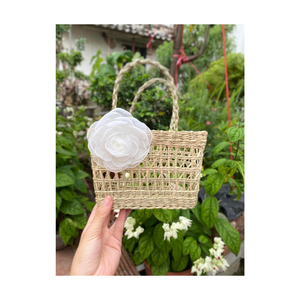 Sac fourre-tout pour femme en jacinthe d'eau avec doublure et accent de fleurs adapté au pique-nique de voyage à la plage ou aux idées de cadeaux écologiques - Product Image 6