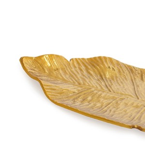 Bandeja de Hojas de Naaz con Textura Dorada de Pure Home and Living, Plato Reutilizable con Forma de Hoja Dorada, Myntra Pure Home and Living - Product Image 3