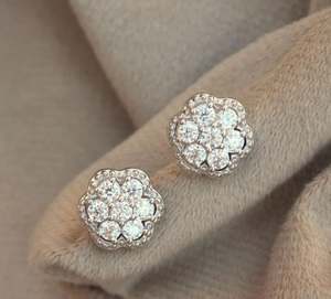 Boucles d'oreilles en argent de style floral Moissanite Testeur de conception de fleurs délicates Approuvé Tous les bijoux en moissanite - Product Image 2