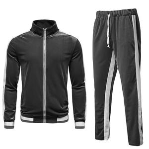 Nouvelle arrivage de survêtements pour hommes avec logo personnalisé Matériau durable de pointe pour l'extérieur en hiver Respirant et confortable - Product Image 1