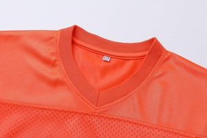 เสื้อกีฬาแขนสั้นผู้ชายแบบปรับแต่งได้ ผ้าโพลีเอสเตอร์ตาข่ายระบายอากาศ พิมพ์ชื่อและหมายเลขด้วยเทคนิค DTF ชุดฝึกซ้อมอเมริกันฟุตบอล - Product Image 3