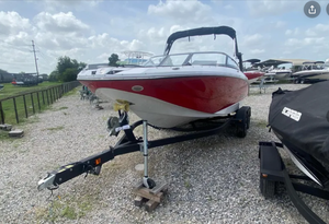 M/B 215 SE, un Popular Yate Deportivo de Fibra de Vidrio de 21 Pies, Ligero, Modelo 2023-2026, para 6 Personas, Ideal para Navegar, Surfear y Bucear - Product Image 2