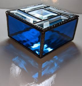 Elegantes cajas de anillos de vidrio de forma cuadrada hechas con metal y Vidrio colorido para organizadores de joyería, regalos de compromiso de boda - Product Image 3