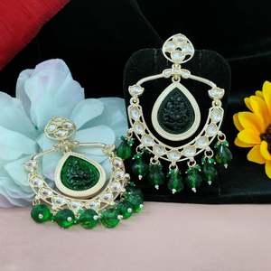 Royal Indian Kundan Chandbalis, Pendientes colgantes de acrílico de la mejor calidad con piedra central grabada para bodas y ropa festiva - Product Image 2