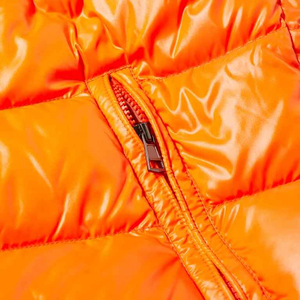 Chalecos acolchados gruesos en blanco para hombre de último estilo, chalecos acolchados brillantes sin mangas, relleno de poliéster, bolsillo con cremallera, diseño personalizado OEM - Product Image 5