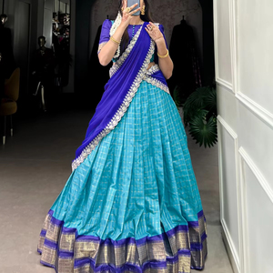 Lehenga Choli de Alta Calidad Hecho a Mano con Bordado Elaborado, Elegante, Estilo Indio-Pakistaní, para Fiestas, Sin Arrugas, para Todas las Temporadas - Product Image 1