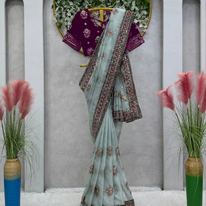 Sari de seda de diseñador con hermoso hilo y trabajo de secuencia - Product Image 1