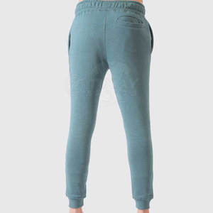 Chándal para hombre listo para entrenar con diseño de costuras duraderas y ajuste cómodo para uso urbano. - Product Image 5