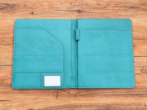 พอร์ตโฟลิโอหนังแท้ลายดาวทำมือจากหนังแท้ลายดอกตะวันตกและหนังวัว - Product Image 5