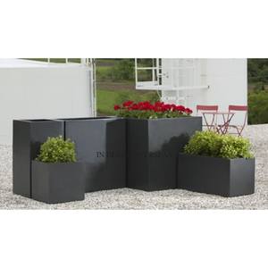 Macetas y Jardineras Decorativas de Metal de Alta Calidad con Recubrimiento en Polvo de Color Negro en Forma Rectangular y Cuadrada - Product Image 1