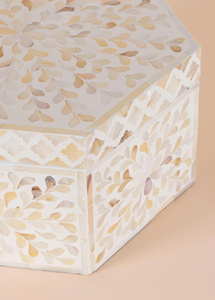 Caja de Joyería Decorativa Hexagonal Hecha a Mano, Ecológica, con Tapa de Nácar, Color Blanco Natural, Venta al Por Mayor en Vietnam - Product Image 6