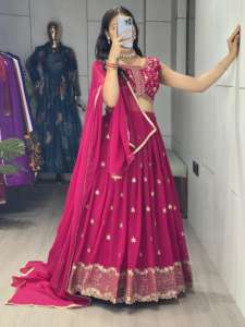 Vêtements de mariage de créateur de qualité supérieure Fil à broder exclusif en georgette lourde et séquence de travail Lehenga Choli - Product Image 3