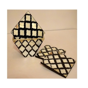 Ensemble de 4 sous-verres en résine incrustée d'os de forme ronde Design unique Bordure en acier de meilleure qualité pour servir des boissons et des boissons - Product Image 5