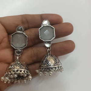 ต่างหูเงินมีลักษณะคล้ายกับต่างหูชาติพันธุ์สีทองหลายสีไข่มุกต่างหูห้อยเป็นแรงบันดาลใจเครื่องประดับแฟชั่น - Product Image 1