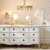 Mini lampe de table à oeillet floral vintage Base d'arc dorée romantique | Décor de chambre à coucher et de vanité