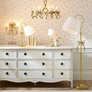 Mini lámpara de mesa con ojales florales vintage Base de lazo dorado romántico | Decoración de dormitorio y tocador - Product Image 3