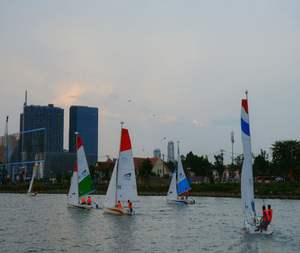 Velero de Lujo de 15 Puestos, Yate Turístico, Embarcación Deportiva de Recreo, Crucero por Río/Lago, Múltiples Colores, 475.5L X 185.9W X 0H Cm - Product Image 5