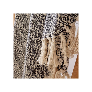 ผ้าห่มลายเพชร พรีเมียมดอทส์ ขนาด 70x90 นิ้ว มาตรฐาน ISO 9001 ผลิตในอินเดีย เหมาะสำหรับผู้ซื้อที่ต้องการสินค้าคุณภาพสูงสำหรับฤดูหนาว เนื้อผ้านุ่ม - Product Image 4