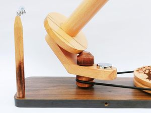 Enrouleur de boule de fil en bois pour tricoter le crochet-Naturel à la main-Enrouleur de boule de traction centrale de cadeaux de tricoteuse (arbre de vie) - Product Image 3