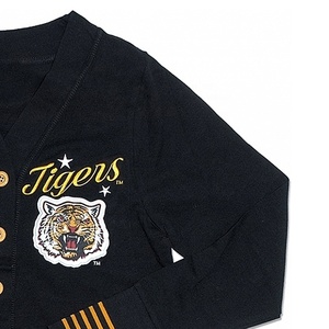 OEM Faites de votre cardigan chaud conçu sur mesure pull d'université bouton en tricot devant col en V hiver avec décoration brodée - Product Image 4