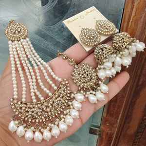 Paquete combinado tradicional indio de calidad superior Pendientes Jhumki Maang Tikka Pasa para bodas Perla de latón hecha festiva para fiestas - Product Image 1