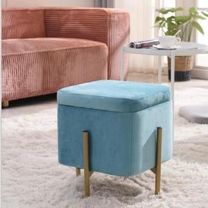 Tabouret de bar ottoman au design tendance, assise en velours gris, piétement en fer noir thermolaqué, mini tabouret au design moderne à bon prix, ottoman - Product Image 6