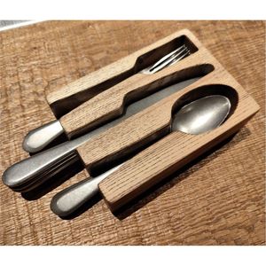 Plateau organisateur de couverts en bois massif de chêne fait main en gros, logo personnalisé, boîte de rangement portable en bois pour couverts pour restaurant et hôtel - Product Image 4