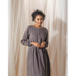 Vestido de Lino REEVA Gris Tormenta - Tallas Grandes, con Puntos de Ganchillo, Sin Tirantes, Estilo Imperio, Transpirable, para Otoño, Disponible en Tallas XS, Largo hasta la Rodilla - Product Image 3