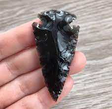 Pointes de flèche en obsidienne noire de guérison indienne de la meilleure qualité 4-10 pouces en vrac pierre naturelle sculptée dans le style d'amour à vendre - Product Image 3