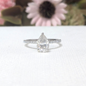 Joyería de lujo de oro blanco sólido de 14k, anillo de boda con halo oculto de diamante cultivado en laboratorio de 1 quilate con corte en forma de pera para mujer, joyería de oro blanco. - Product Image 1