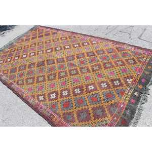 Tapis turc Kilim 5,6 x 10 pieds, tapis marocain vintage rouge en laine - Product Image 4