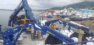 Grúa de cubierta costa afuera hidráulica de alto Momento de carga de 35TON Grúa marina de mejor diseño para planta de fabricación de núcleo de construcción fuerte - Product Image 2