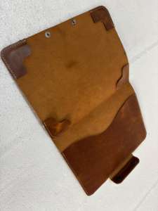 Étui pour tablette en cuir véritable fait à la main, housse de protection vintage, emplacements pour cartes, fermeture à bouton-pression, moule privé 34x34cm pour les affaires - Product Image 4