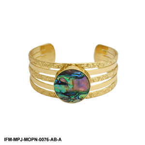 กำไลข้อมือทำมือประดับมุกและทองเหลือง ลายมุกเปล่งประกาย โทนสีทอง สไตล์โบฮีเมียน ของขวัญสุดพิเศษสำหรับเธอ - Product Image 5