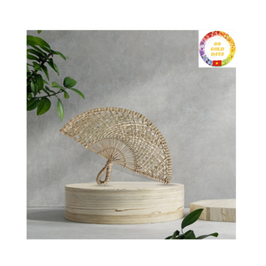 Vietnam Eco Friendly Boho Palm Leaf Seagrass Fan Ventilateur tissé à la main pour souvenirs et décoration murale - Product Image 5
