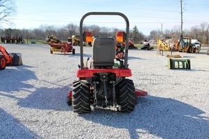 รถแทรกเตอร์ Massey Ferguson GC2400 4x4 รุ่นใหม่ พร้อมเครื่องเป่าหิมะติดตั้งด้านหน้า และแท่นตัดหญ้าแบบติดตั้งกลาง - Product Image 5