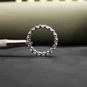 Bijoux fins exclusifs en acier inoxydable, coupe ronde classique, moissanite, luxe, mariage, anniversaire, pour cadeau - Product Image 5