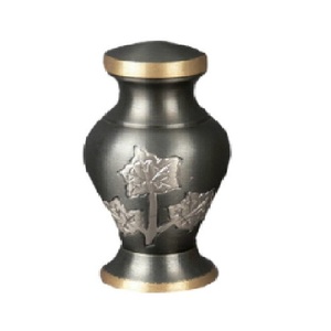 Urnes souvenir de crémation en laiton de haute qualité avec des feuilles gravant de l'étain or noir fini pour les cendres humaines-approvisionnement funéraire - Product Image 1