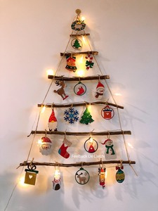 2023 nouvel an décor à la maison en bois fait à la main ensemble de décoration murale de noël comprend des ornements de boule et d'arbre - Product Image 3