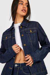 เสื้อแจ็คเก็ตยีนส์แบบสั่งทำราคาโรงงาน ล้างทำสีแบบดิสเทรส แต่งลายดอกไม้ถักติดกระดุม เสื้อแจ็คเก็ตยีนส์ผู้หญิง - Product Image 4