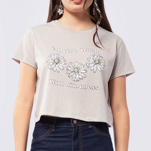 T-shirt court élégant pour femme, idéal pour l'été 2025 – Haut court uni léger, respirant et confortable - Product Image 3