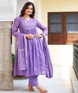 BRODERIE EN COTON FANTAISIE TOP BAS AVEC DUPATTA FESTIVE WEAR COULEUR VIOLET CLAIR PRIX DE GROS VÊTEMENT ETHNIQUE - Product Image 1