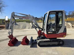 Mini-excavatrice Takeuchi TB228 de 2,8 tonnes, 24,4 CV, diesel, profondeur de creusement de 2,55 m, force de rupture de 27,1 kN, excavatrice hydraulique compacte - Product Image 2