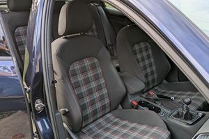 Volkswagen GTI Sport 2017 Usado, Sin Reserva, 1 Dueño, Transmisión Manual de 6 Velocidades, Paquete de Rendimiento, Interior Clark Plaid - Product Image 5